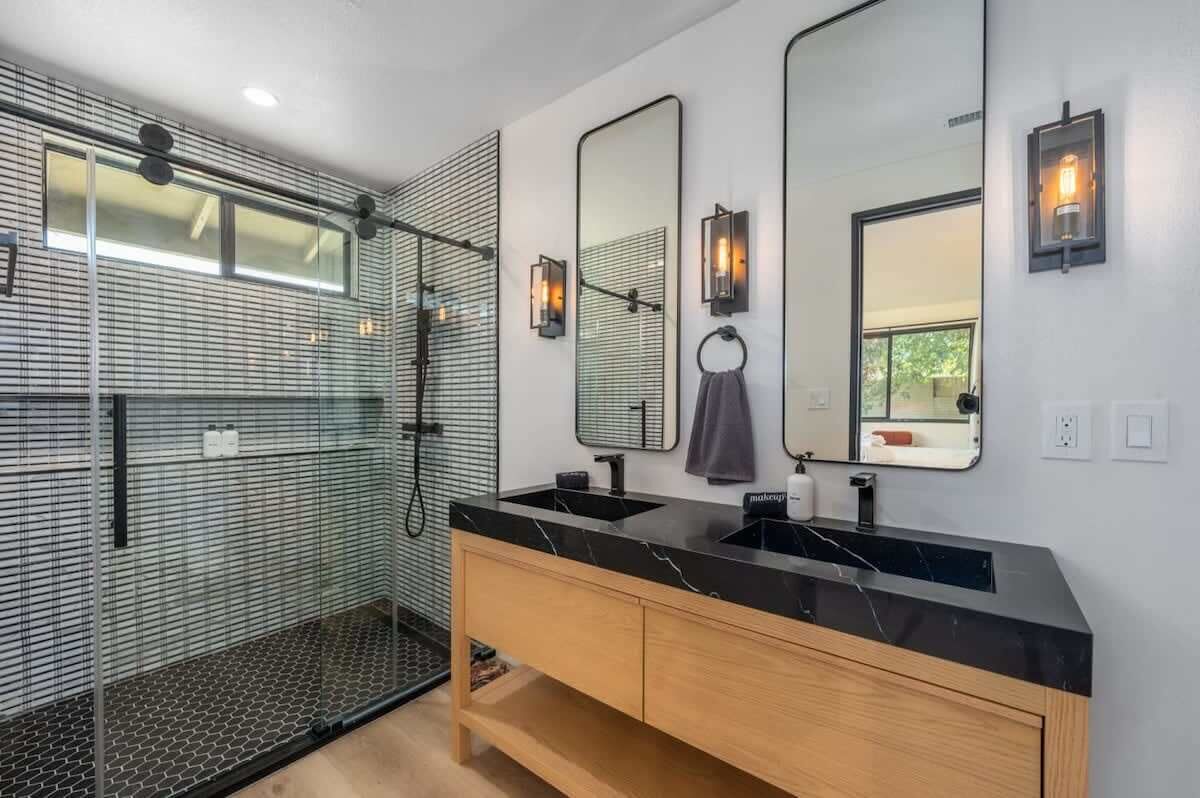 Bathtub, hair dryer, towels, shampoo