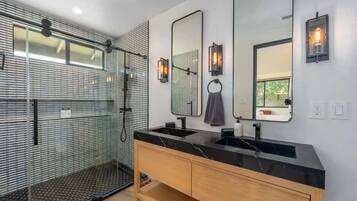 Bathtub, hair dryer, towels, shampoo