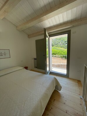 1 多间卧室、客房内保险箱、WiFi、床单