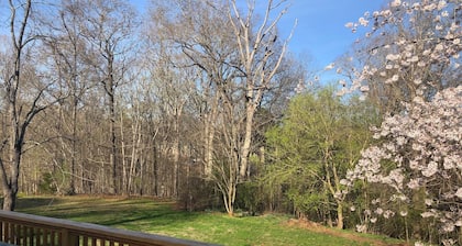 Conviently located cozy 2 bedroom home on quiet street.