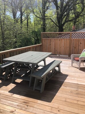 Outdoor dining - Conviently located cozy 2 bedroom home on quiet street.  (Elkin)