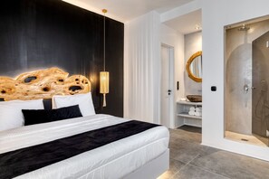 3 bedrooms, laptop workspace, bed sheets