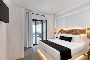 3 bedrooms, laptop workspace, bed sheets