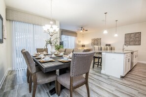 Microondas, horno, parrilla de estufa y lavavajillas 