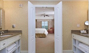 2 bedrooms, laptop workspace, bed sheets