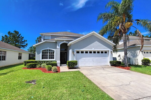 Villa (5 Bedrooms) | Front of property