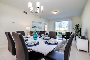Microwave, oven, stovetop, dishwasher - 5 Star Apartment Close to Disney, Orlando Apartment 2714 (Kissimmee)