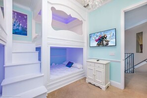 5 bedrooms, laptop workspace, iron/ironing board, WiFi