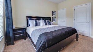 4 habitaciones, espacio para trabajar con laptop y ropa de cama 