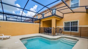 4 habitaciones, espacio para trabajar con laptop y ropa de cama 