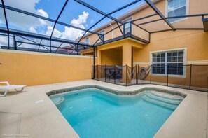 4 bedrooms, laptop workspace, bed sheets