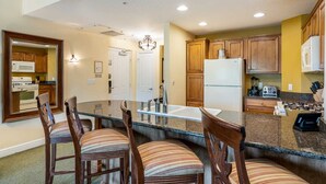 Private kitchen - 5 Star Condo on Orlandos Most Exclusive Reunion Resort, Orlando Condo 5466 (Kissimmee)