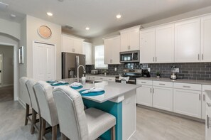 Microondas, horno, parrilla de estufa y lavavajillas 