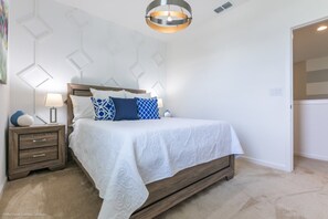 8 Schlafzimmer, laptopgeeigneter Arbeitsplatz, Bettwäsche