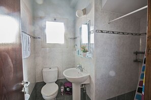 Bathroom - 5 Star Villa for Rent in Cyprus, Sotira Villa 1303 (Sotira)