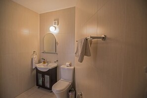 Bathroom - 5 Star Apartment for Rent in Cyprus, Protaras Apartment 1213 (Paralimni)