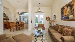 Living room - 5 Star Condo on Charlotte Harbor, Charlotte County Condo 1007 (Rotonda West)