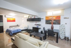 4 bedrooms, laptop workspace, WiFi, bed sheets - 5 Star Villa for Rent in Cyprus, Protaras Villa 1269 (Paralimni)