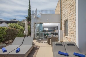 Property grounds - 5 Star Villa for Rent in Cyprus, Paphos Villa 1321 (Neo Chorio)