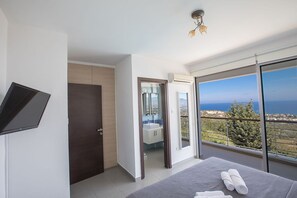 3 bedrooms, laptop workspace, iron/ironing board, bed sheets - 5 Star Villa for Rent in Cyprus, Paphos Villa 1321 (Neo Chorio)