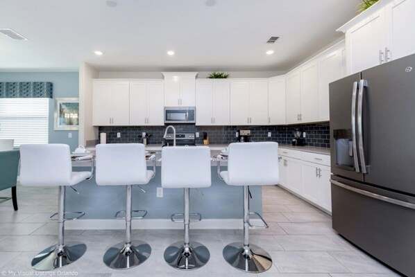Microwave, oven, stovetop, dishwasher - 5 Star Villa Close to Disney, Orlando Villa 3115 (Davenport)