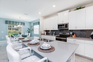 Microwave, oven, stovetop, dishwasher - 5 Star Villa Close to Disney, Orlando Villa 3115 (Davenport)