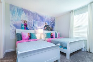 6 Schlafzimmer, laptopgeeigneter Arbeitsplatz, Bügeleisen/Bügelbrett