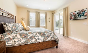 6 bedrooms, laptop workspace, bed sheets