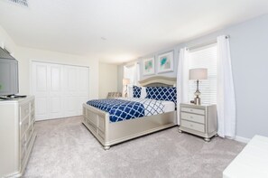 6 bedrooms, laptop workspace, iron/ironing board, bed sheets