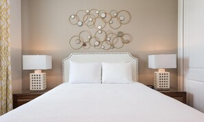 8 Schlafzimmer, laptopgeeigneter Arbeitsplatz, Bettwäsche