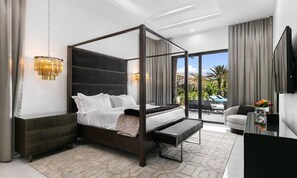 8 bedrooms, laptop workspace, iron/ironing board, WiFi