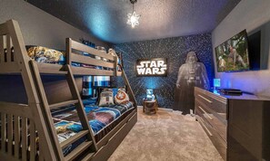 8 bedrooms, laptop workspace, iron/ironing board, bed sheets
