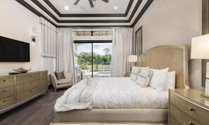 7 Schlafzimmer, laptopgeeigneter Arbeitsplatz, Bettwäsche