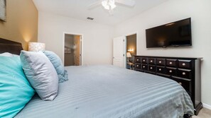 5 dormitorios, espacio para trabajar con un portátil, ropa de cama
