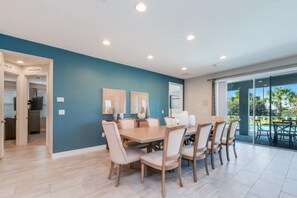 Mikrovågsugn, ugn, spishäll och diskmaskin