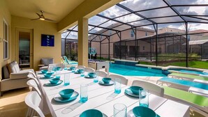 10 quartos, espaço de trabalho para notebook, Wi-Fi, roupa de cama