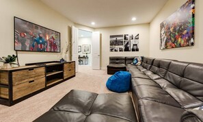 Televisión de pantalla plana y consola de videojuegos 