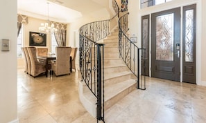 5 개의 침실, 노트북 작업 공간, 인터넷, 침대 시트