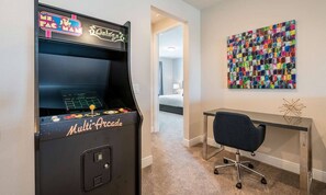 8 chambres, espace de travail pour ordinateur portable, draps fournis