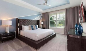 9 habitaciones, espacio para trabajar con laptop y ropa de cama 