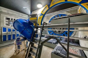 6 bedrooms, laptop workspace, iron/ironing board, bed sheets - Beautiful 5 Star Villa With Private Pool on the Prestigious Encore Resort at Reunion, Orlando Villa 4417 (Kissimmee)