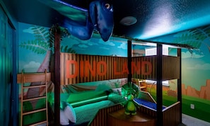 8 bedrooms, laptop workspace, bed sheets - 5 Star Villa With Private Pool on Solara Resort, Orlando Villa 4720 (Kissimmee)