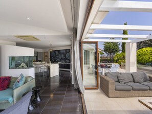 Villa (4 Bedrooms) | Property amenity