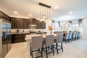 Microwave, oven, stovetop, dishwasher - Beautiful 5 Star Villa on Encore Resort at Reunion With Private Pool, Orlando Villa 5448 (Kissimmee)