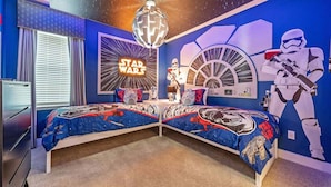 8 bedrooms, laptop workspace, iron/ironing board, bed sheets - Beautiful 5 Star Villa on Encore Resort at Reunion With Large Private Pool, Orlando Villa 4462 (Kissimmee)