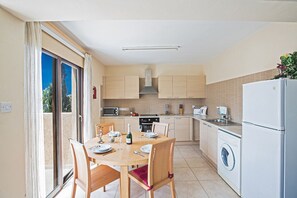 Mikrowelle, Ofen, Herdplatte, Geschirrspüler