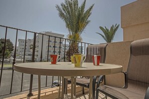 Outdoor dining - Beautiful Apartment With Communal Pool, Ayia Napa Apartment 1282 (Ayia Napa)