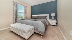 5 Schlafzimmer, laptopgeeigneter Arbeitsplatz, Bettwäsche