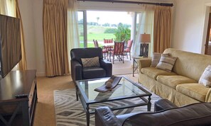 Living room - Beautiful Condo With First Class Amenities on Reunion Resort and Spa, Orlando Condo 4553 (Kissimmee)