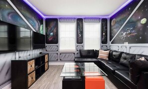 8 bedrooms, laptop workspace, bed sheets - Beautiful 5 Star Villa With Private Pool on the Prestigious Reunion Resort and Spa, Orlando Mansion 4594 (Kissimmee)